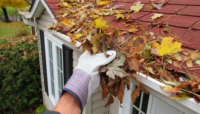Seasonal home maintenance cleaning gutters - Seasonal Home Maintenance Checklist for Chicago Homeowners - Windy ...