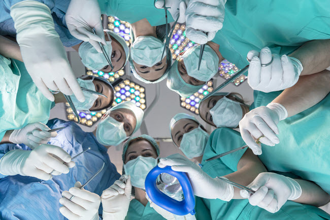 medical team operating theatre - Teamwork – 5 Things I Learned in the Operating Room